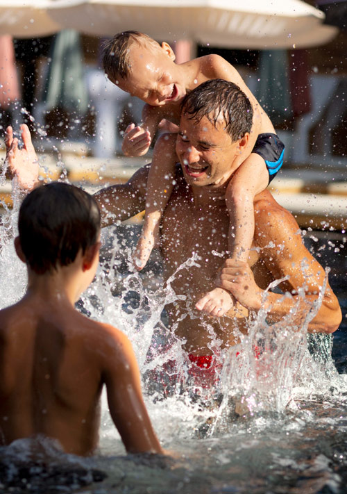 lesjardinsdolivier-piscine-famille-plaisir